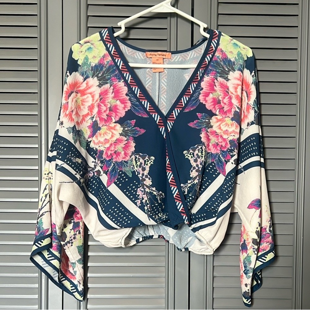Flying Tomato : Blue and White Floral Blouse - XS